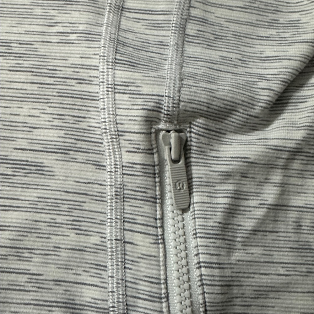 Lululemon jacket size 10 - Picture 2 of 9